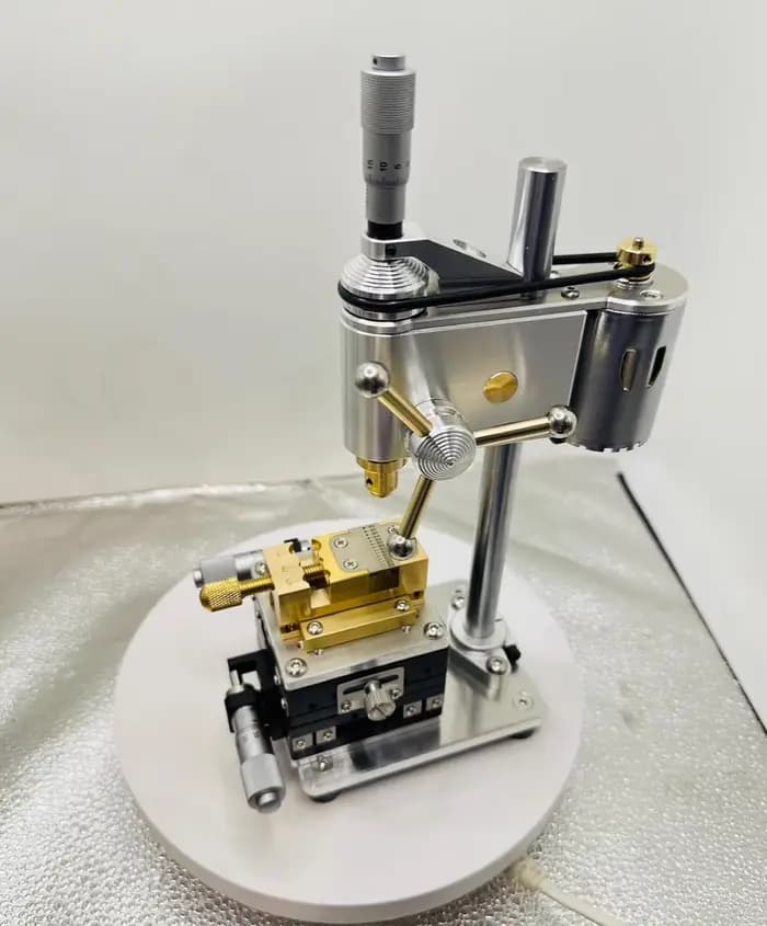Mini perceuse de précision, outil de réparation de montre, perceuse d'établi avec adaptateur d'alimentation à vitesse réglable, mini perceuse d'établi