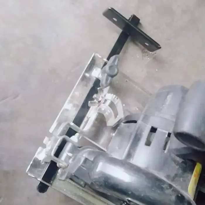 Guide-règle pour scie circulaire électrique 240 mm