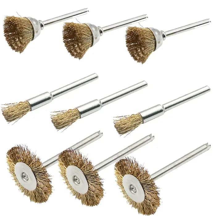 Brosse en laiton avec roues métalliques en acier