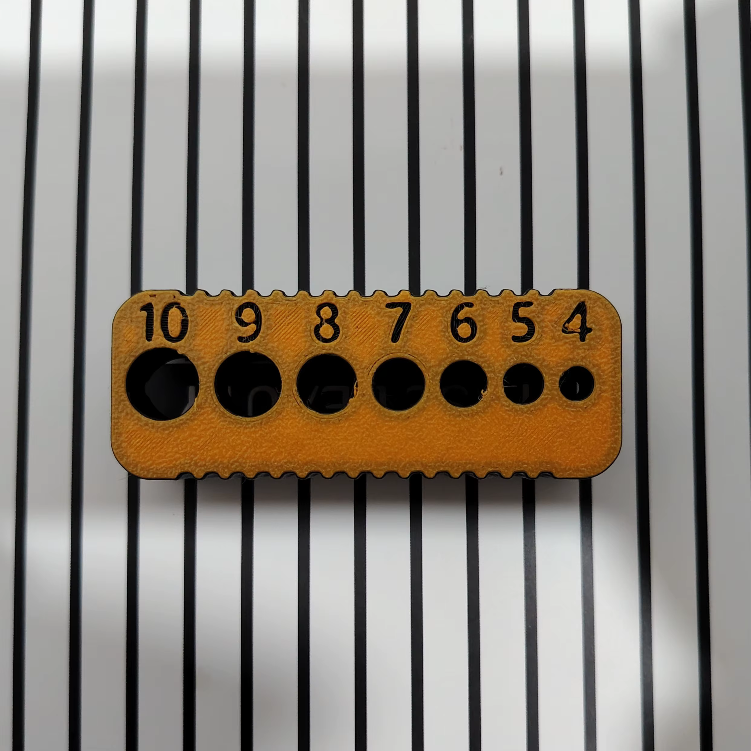 Guide de perçage robuste en plastique, échelle 4-10 mm et trous numérotés 1-100, outil de précision 