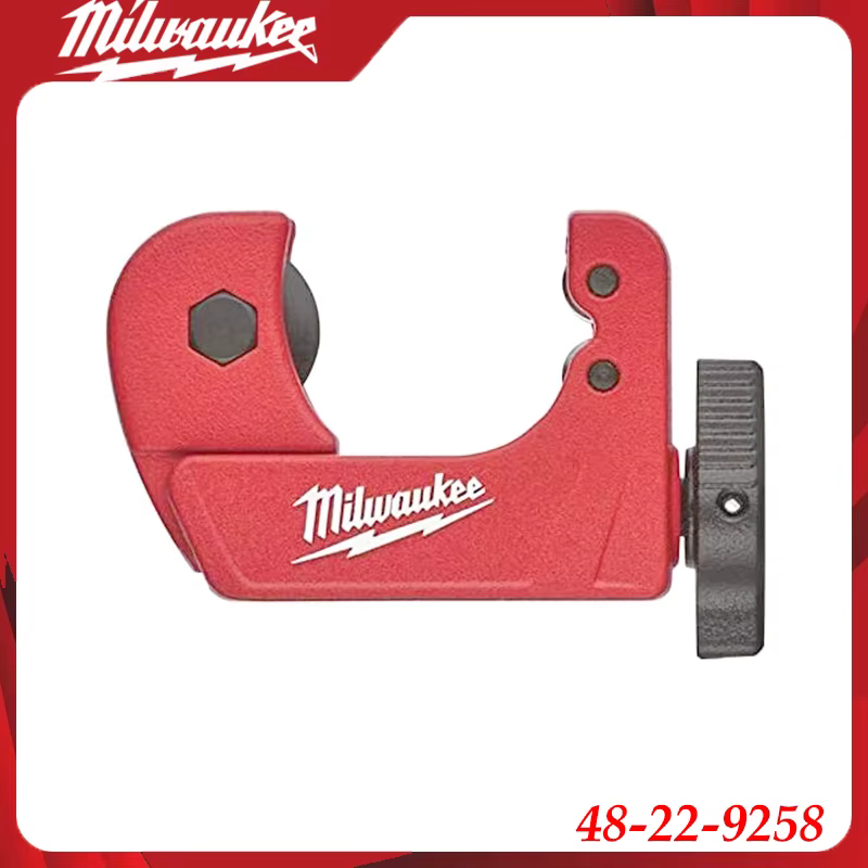 Coupe-tube en cuivre miniature Milwaukee 48-22-9258, design compact rouge pour des coupes de plomber