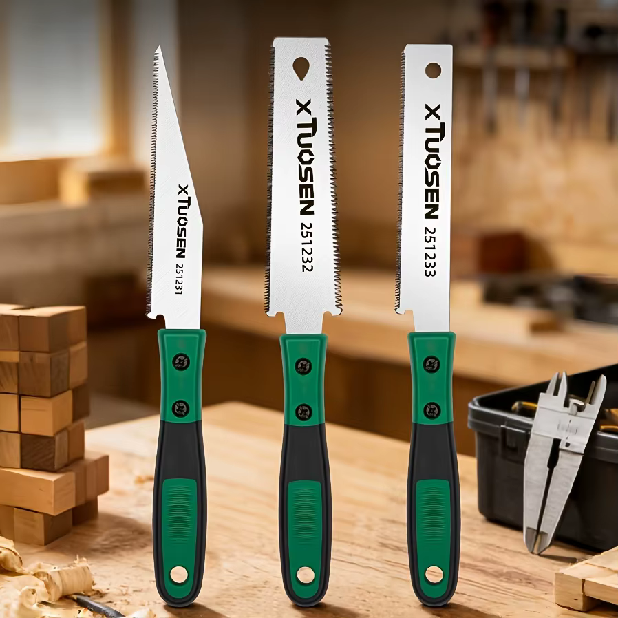 Scie à main à double tranchant : Scie de précision pour le bois et le PVC. Doté de dents fines et d'