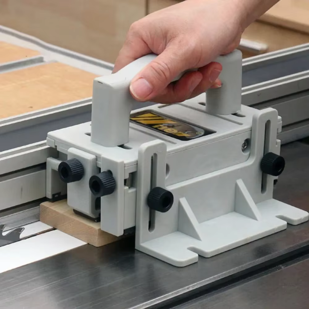 Scie de Table bloc poussoir