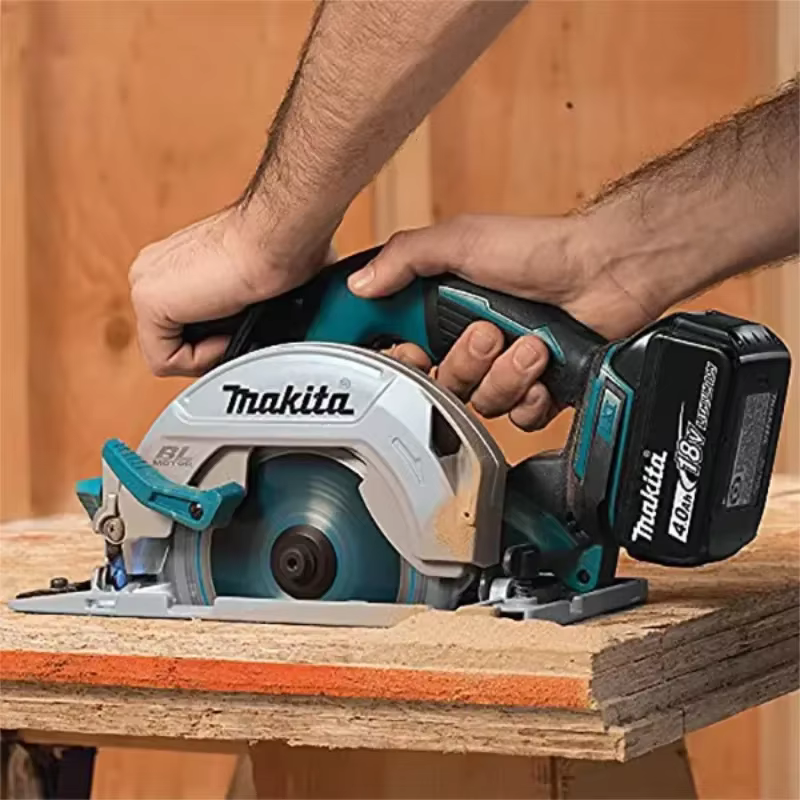 Scie circulaire électrique sans fil Makita à moteur sans balais