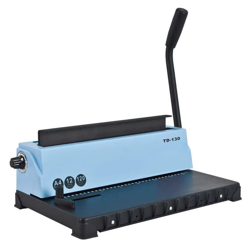Machine intégrée de poinçonnage et de pressage d'anneau