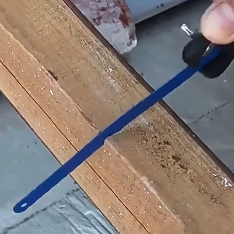 Petite scie créative avec manche en plastique