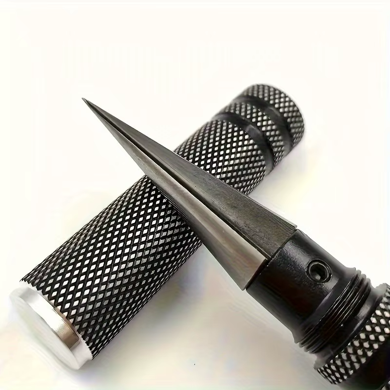 Perforateur de trous d'expansion de modèle