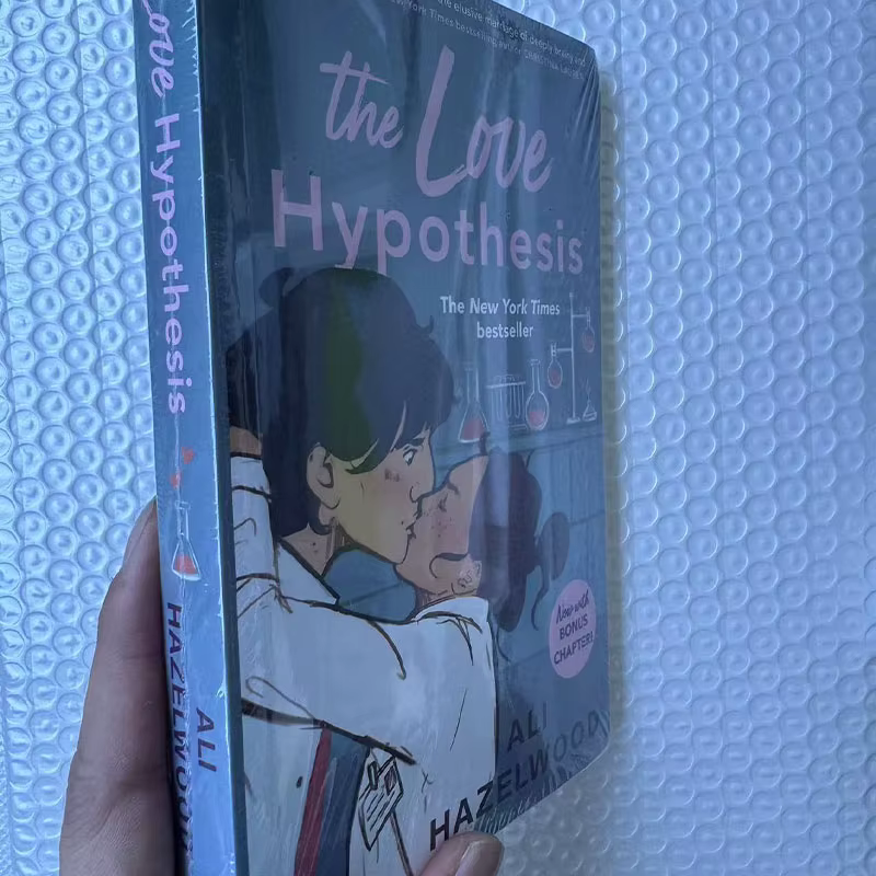 L'hypothèse de l'amour, par Ali Hazelwood, roman d'amour pour adultes, best-seller du New York Times, livre anglais