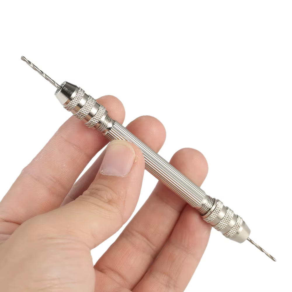 Mini perceuse à main avec 10 pièces