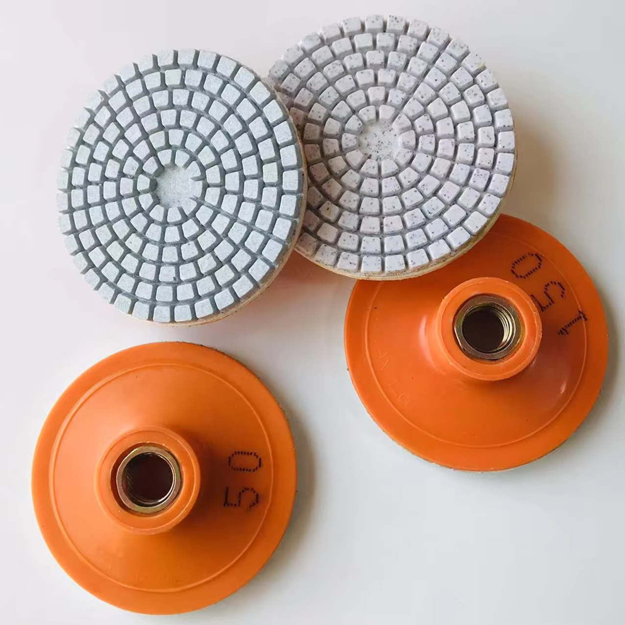 Disque de polissage pour la coupe des carreaux de céramique