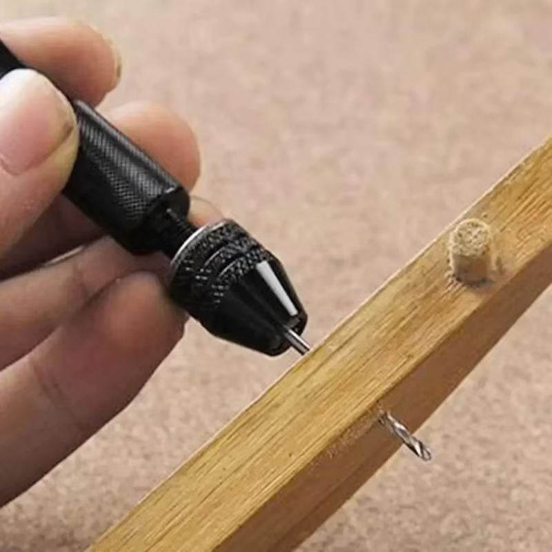 Mini kit d'outils avec perceuse manuelle noire 10 pièces pour le travail du bois
