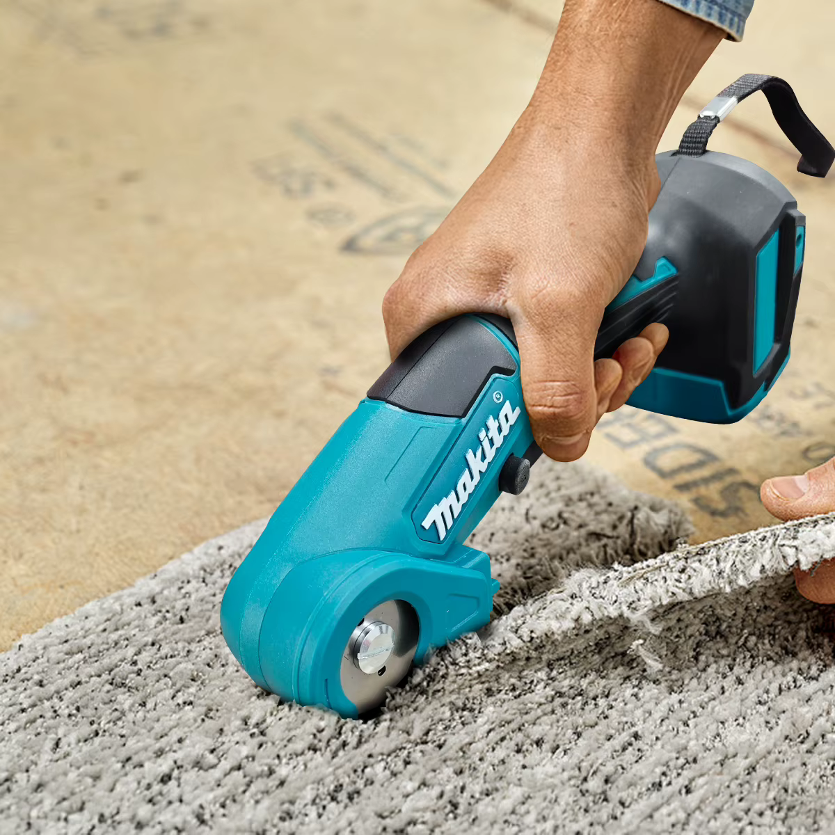 Coupe-tapis sans fil Makita CP100