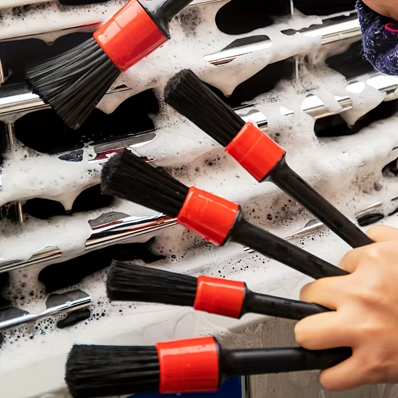 Kit d'outils de nettoyage de voiture, comprenant des brosses de nettoyage, des outils d'entretien de voiture essentiels pour un nettoyage complet de voiture et de moto