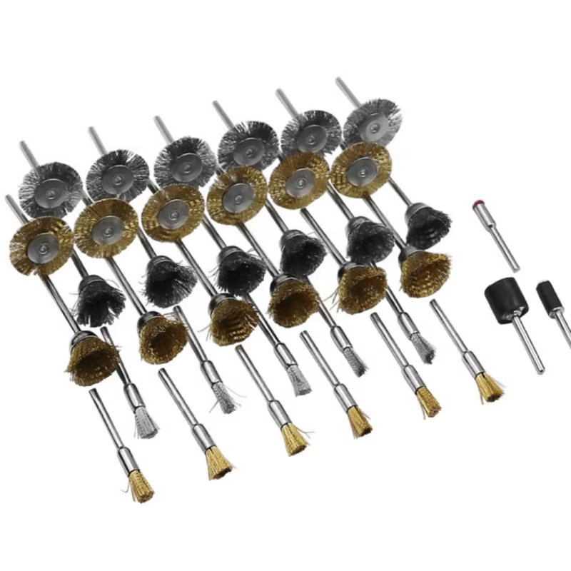 Brosse en laiton avec roues métalliques en acier