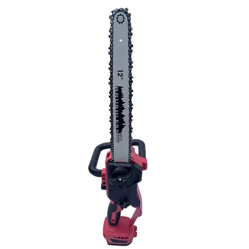 Scie à chaîne sans fil Milwaukee Brushless de 12 pouces avec lubrification automatique pour la coupe d'arbres