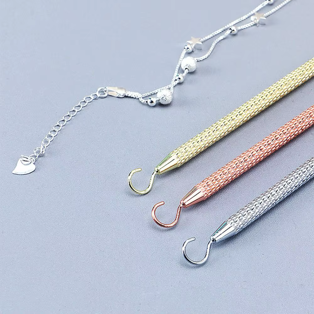 Outil d'aide à la fixation de bracelet à main