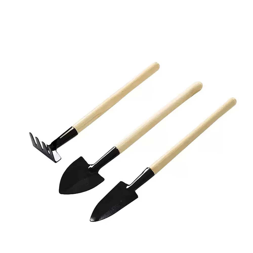 Ensemble de trois outils de jardinage miniatures avec manches en bois et râteau à trois dents, ensemble pratique de pelles pour jardin et potager.