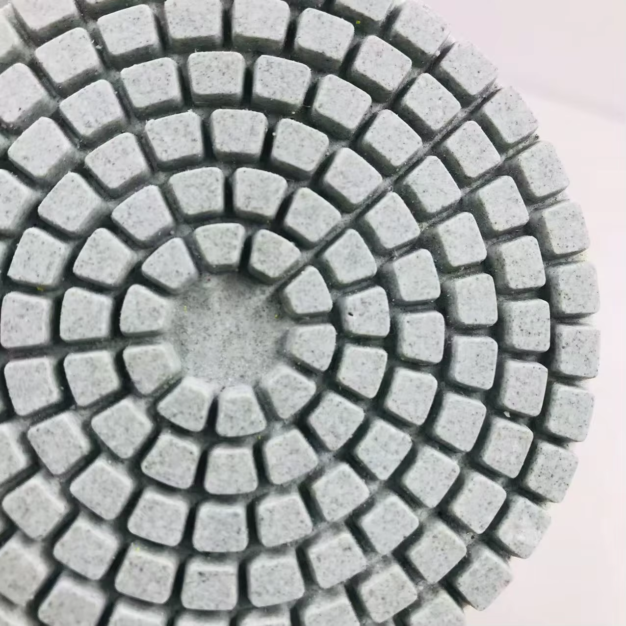 Disque de polissage pour la coupe des carreaux de céramique