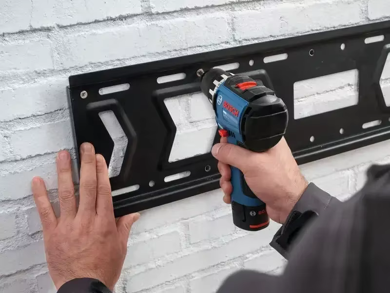 Perceuse-visseuse sans fil Bosch GSR 12V-31 avec réglages précis du couple pour l'installation de rayonnages et les travaux de fixation réguliers de meubles domestiques