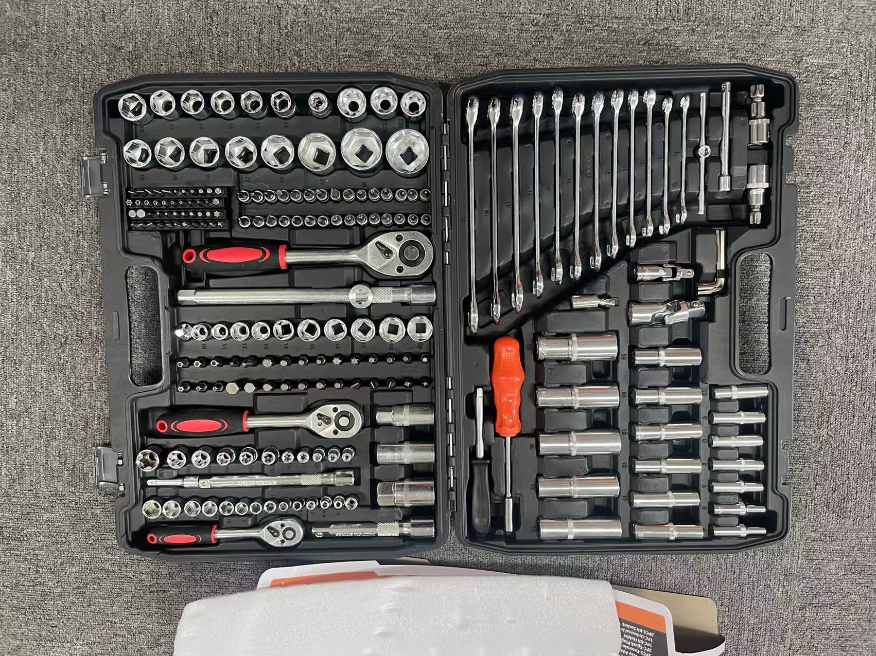 Ensemble d'outils en acier au carbone de 216 pièces, design type valise