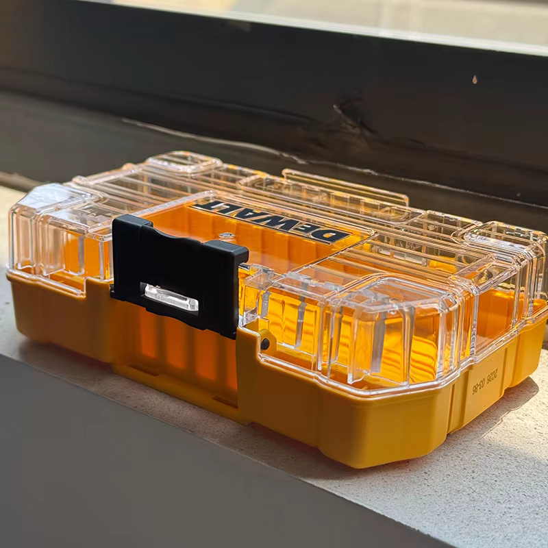 Boîte de rangement empilable DEWALT Tough Case de taille moyenne
