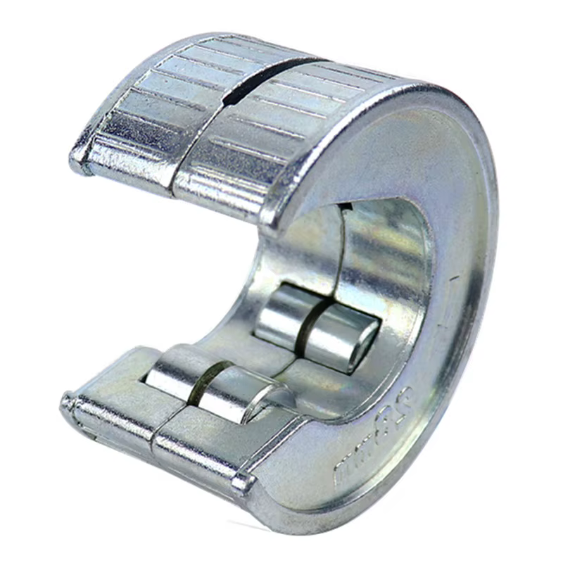 Coupe-tube autobloquant à lame distante