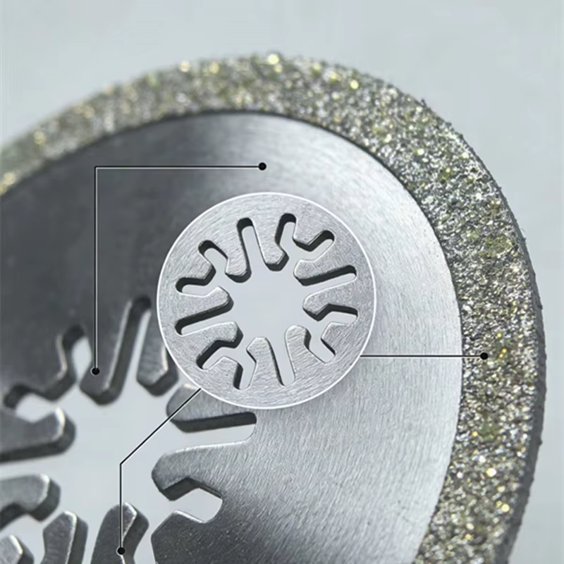 Lame oscillante pour outil multifonction