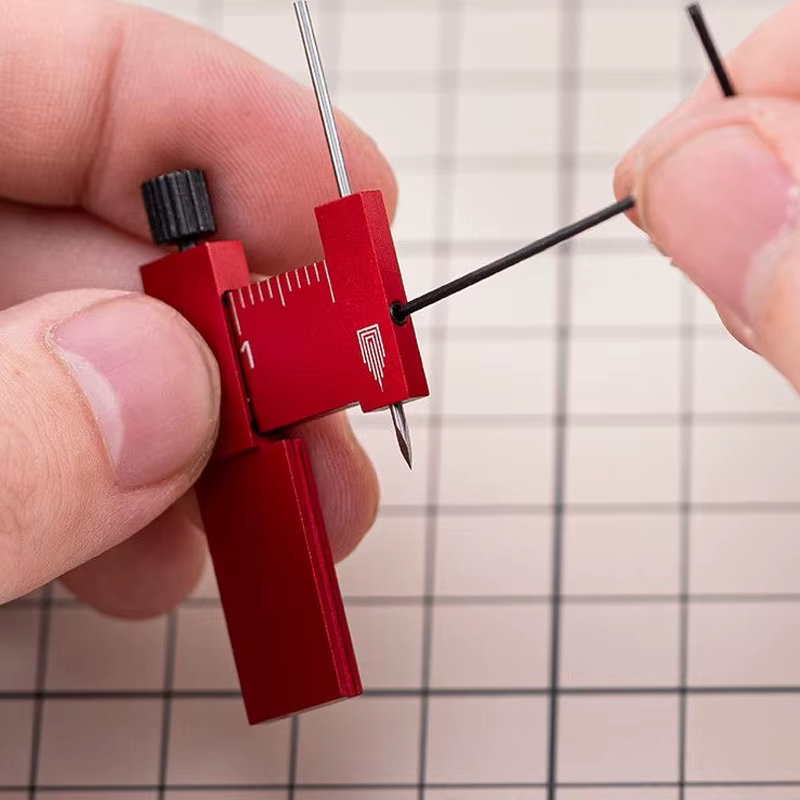 Outils de construction : Règle de traçage équidistante et traçeurs parallèles pour créer des lignes de contour gravées sur les modèles