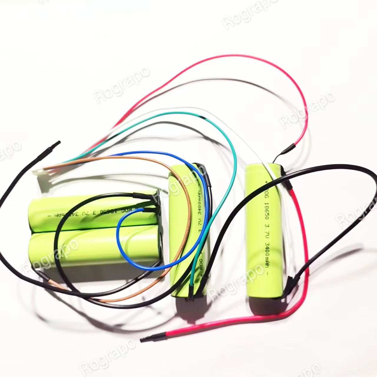 Nouveau Batterie Li-ion 14.4V 3400mAh/2800mAh pour Electrolux ERG105 900273772   Aspirateur robot NV144L15BC avec prise