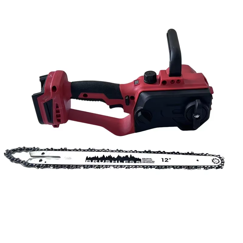 Scie à chaîne sans fil Milwaukee Brushless de 12 pouces avec lubrification automatique pour la coupe d'arbres