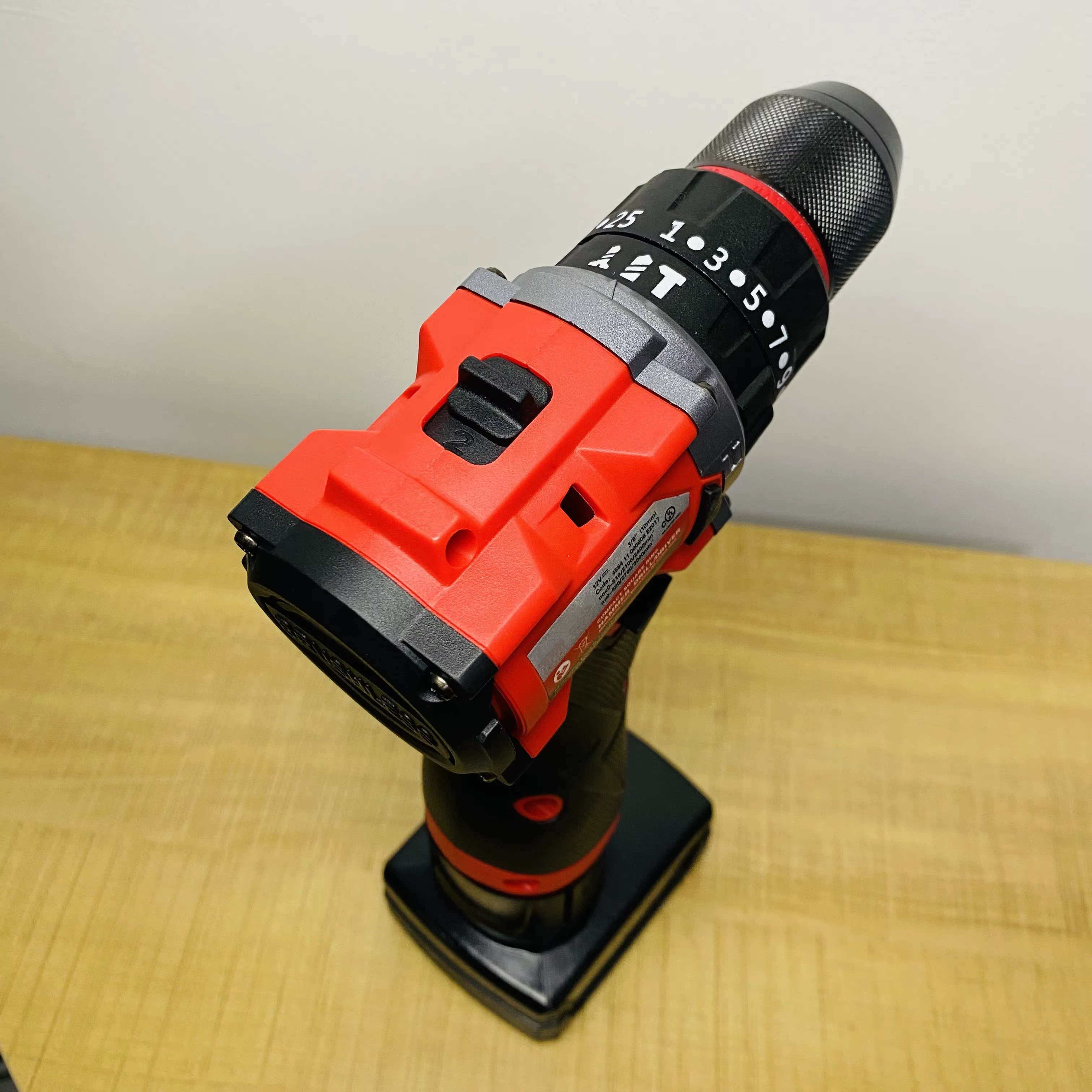 Perceuse à percussion compacte 10 mm sans balais