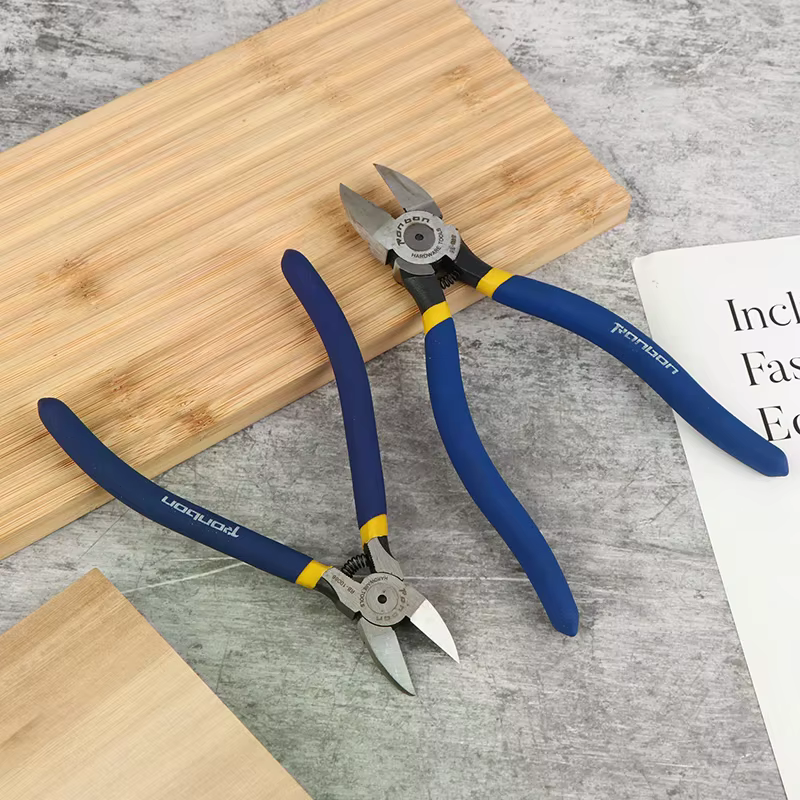 Outils à main d'électricien fiables