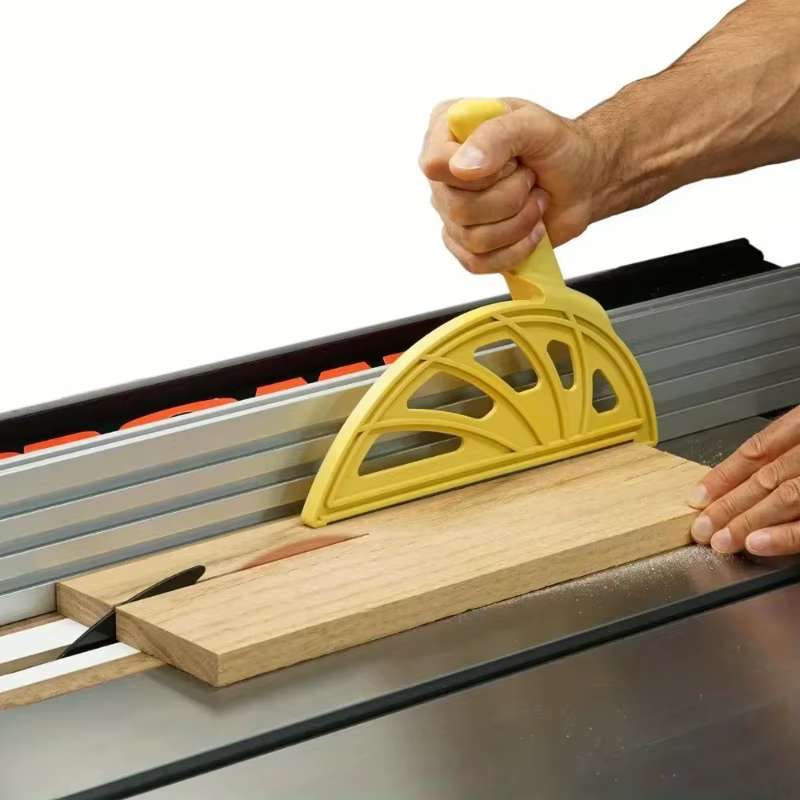 1 poussoir de guidage pour scies de table