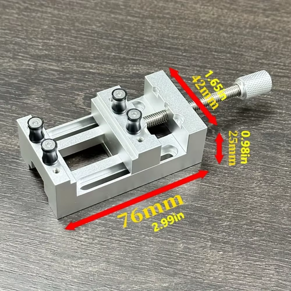 Mini étau de presse-perceuse 0-47 mm avec mâchoires en caoutchouc anti-rayures pour la fabrication artisanale et les petites réparations