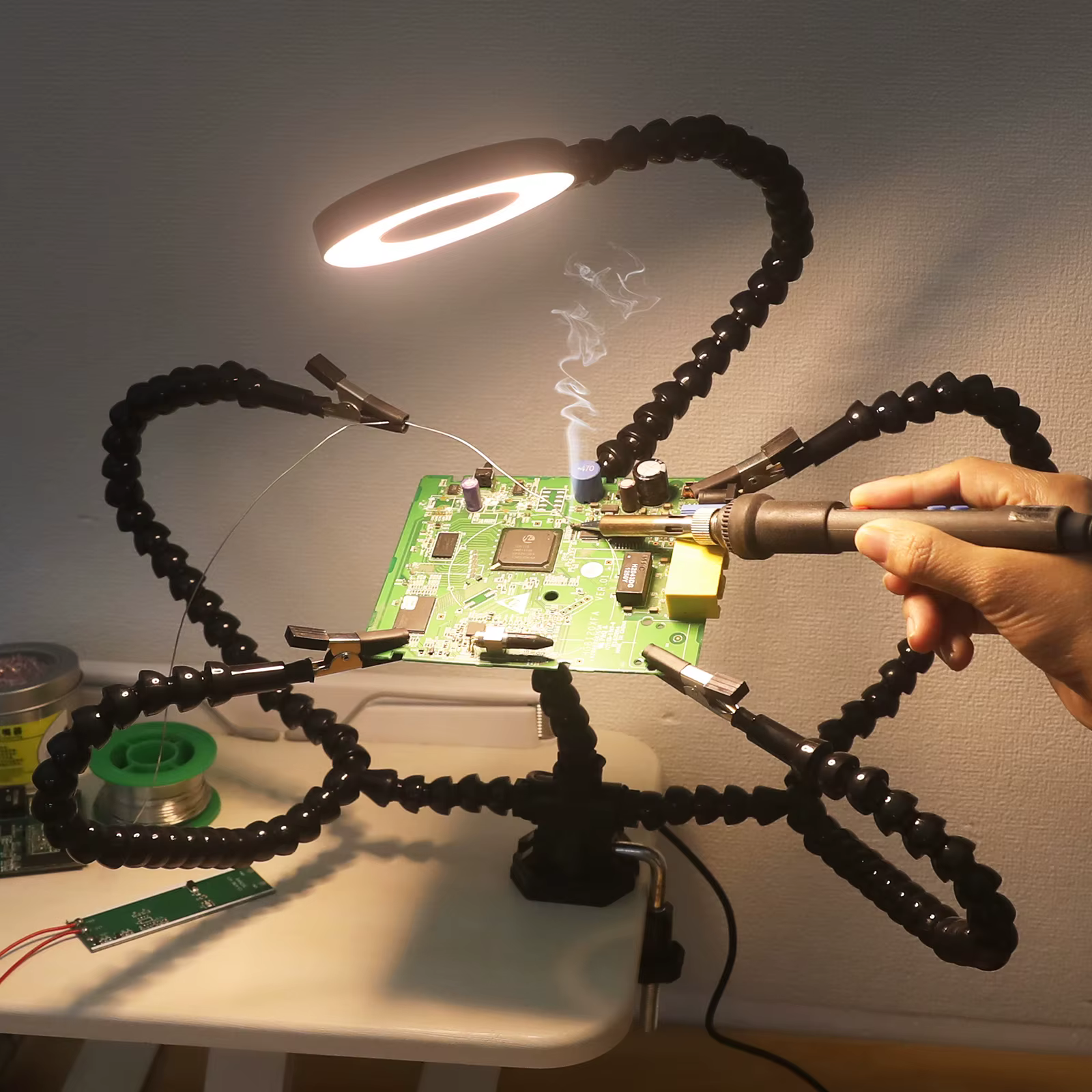 Toolour aider les mains à souder outils de troisième main 5 bras flexibles avec pince de Table réglable loupe LED 3X outil de support de carte PCB