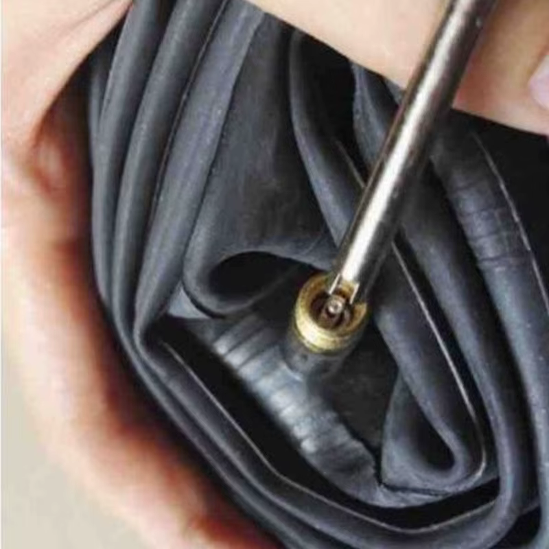 Outil d'installation de dissolvant de noyau de Valve de pneu