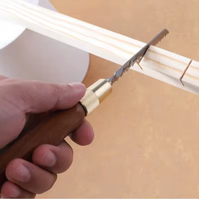Mini jeu de scie à main à dents fines avec manche en bois