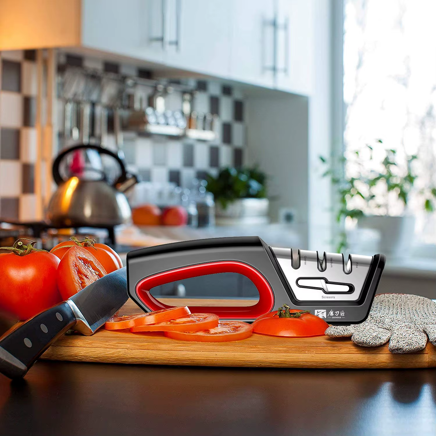 Aiguiseur de cuisine 4-en-1 : Restaure les lames dentelées