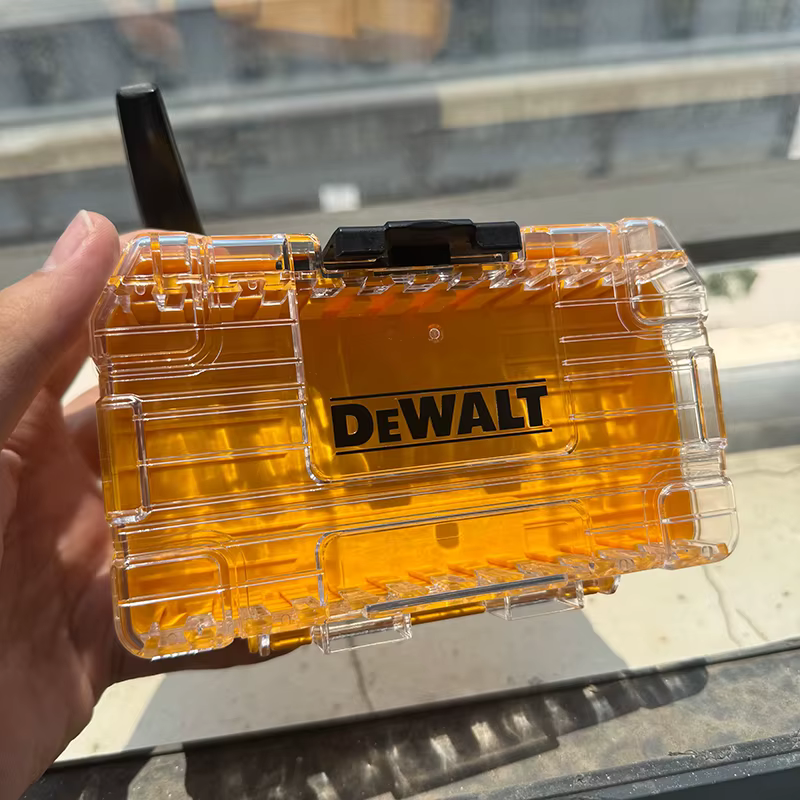 Boîte de rangement empilable DEWALT Tough Case de taille moyenne