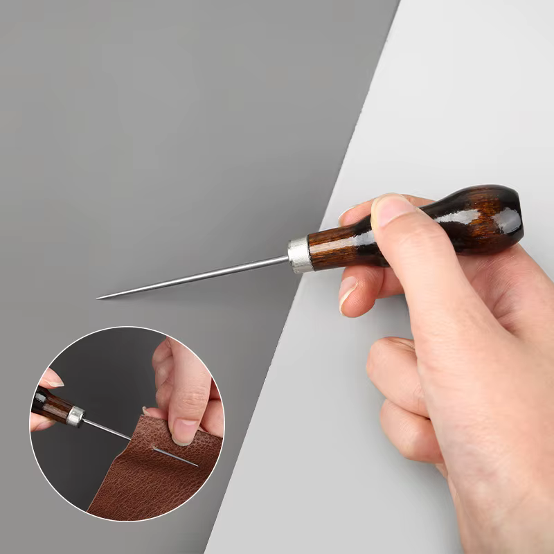 Poinçon professionnel en cuir avec manche en bois
