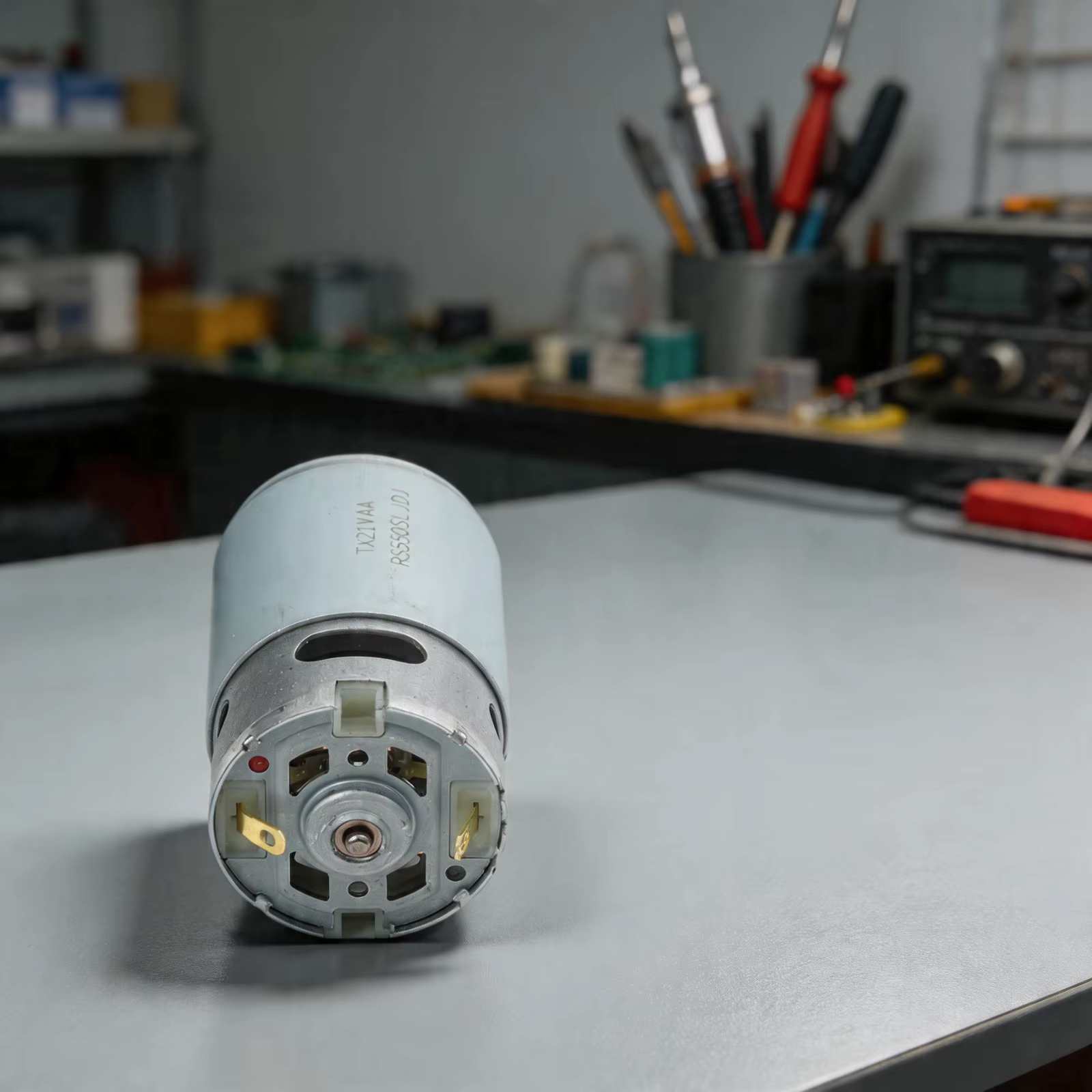 Moteur 21V à 14 dents RS550