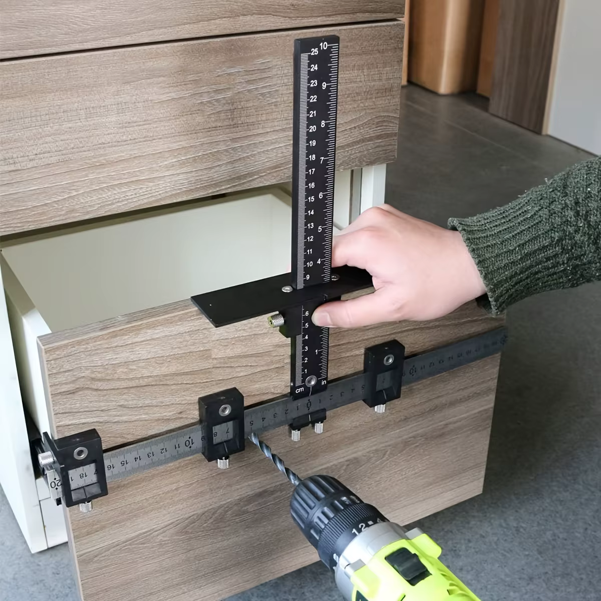 Outil de gabarit de quincaillerie d'armoire réglable – Alignement et positionnement pour une perçage