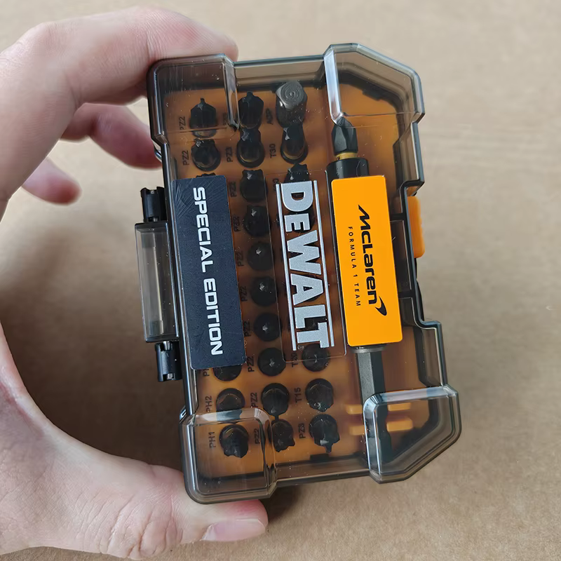 DEWALT DT70900T Édition Spéciale – Kit de visseuse à chocs 32 pièces pour une durabilité maximale