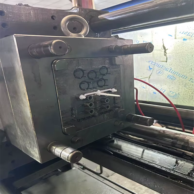 Outil de moulage par injection d'acier P20, outil de moulage du plastique personnalisé, fraisage de précision, prototypes en plastique personnalisés