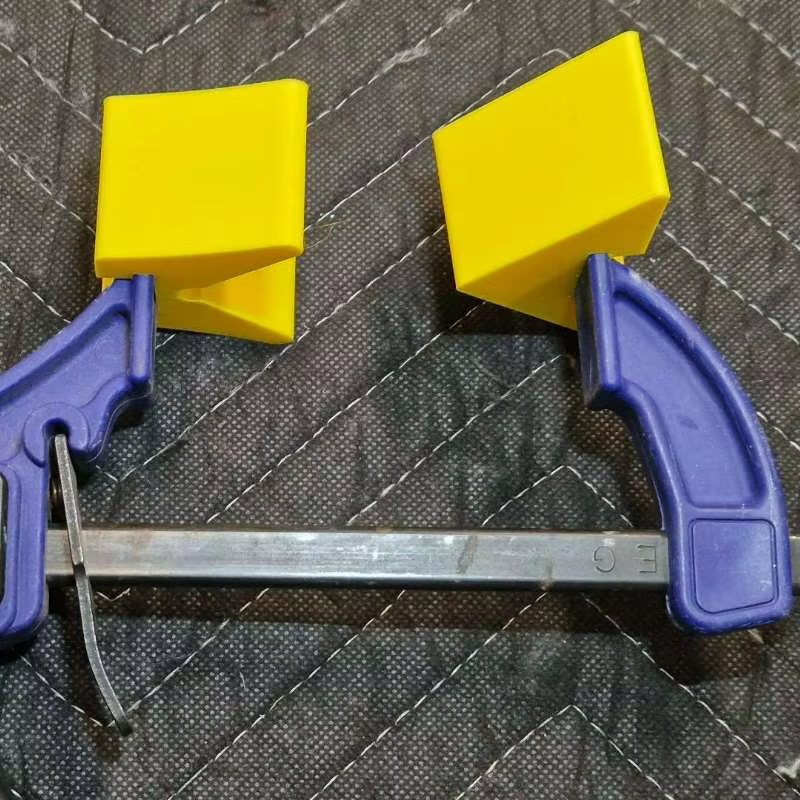 Pince d'angle rapide pour le travail du bois