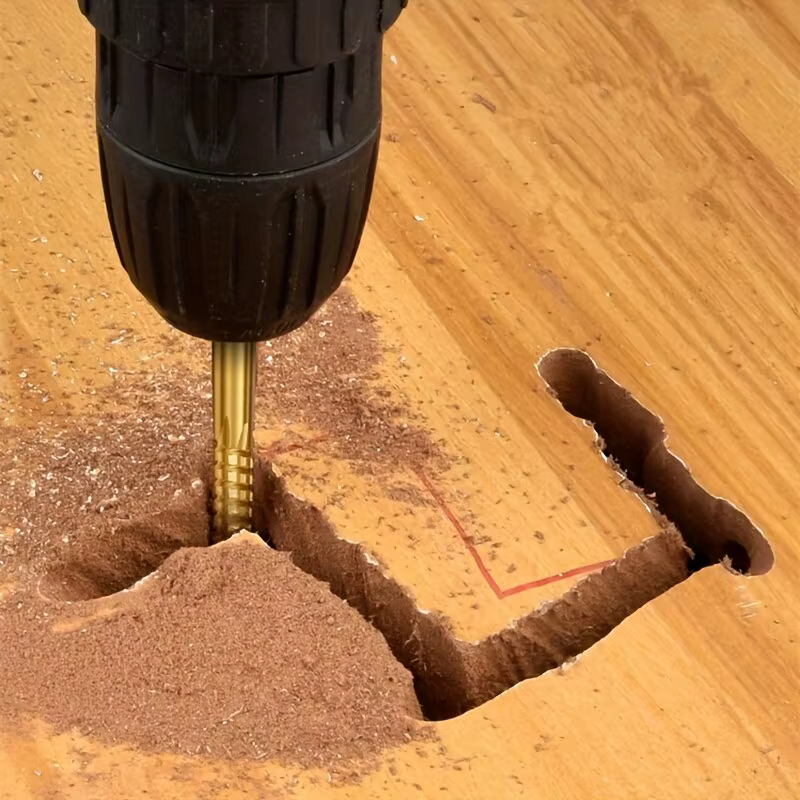 Foret hélicoïdal dentelé pour travaux de calcul