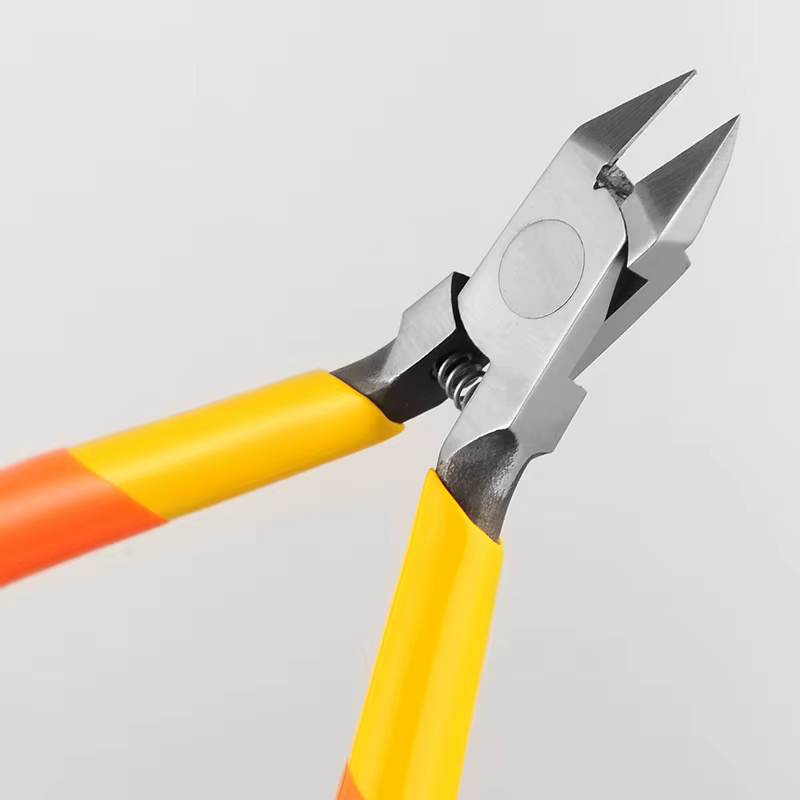 1 pince coupante de précision