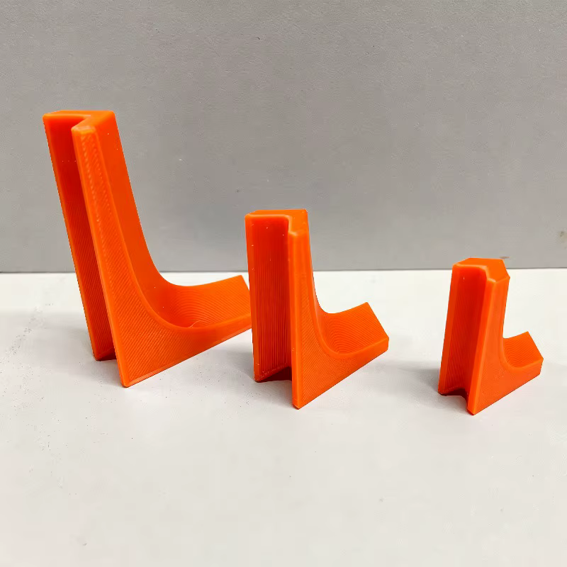 3 rails de guidage percés - un outil de positionnement vertical carré de précision. La conception à rainure en V est plus résistante à l'usure.